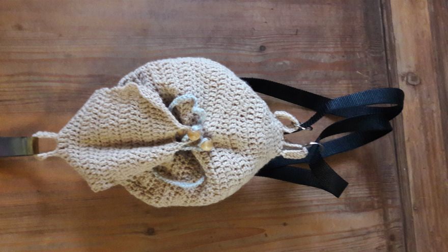 Sac à dos au crochet tricoté par mes soins avec sangles nylon , en  laine acrylique