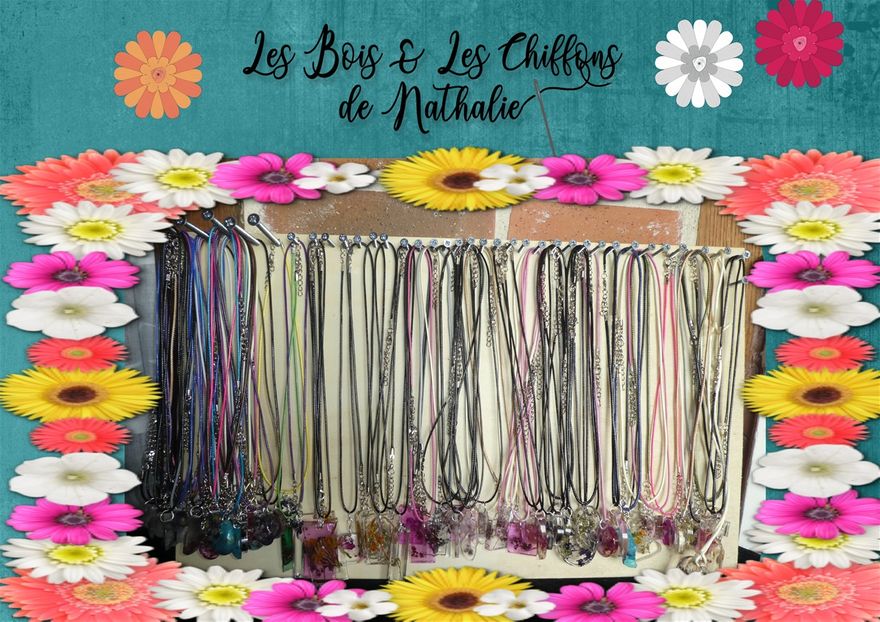 une centaine de colliers résine